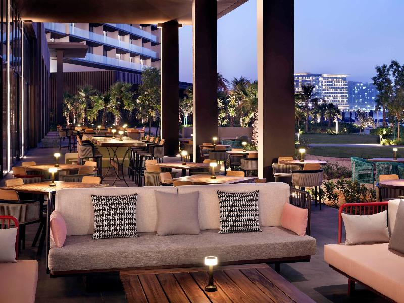 Movenpick Resort Al Marjan Island - Bar