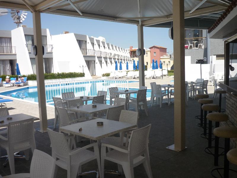 Penelope Beach Hotel Apts - Bar