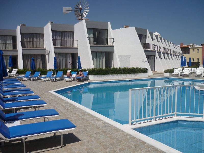 Penelope Beach Hotel Apts - Havuz