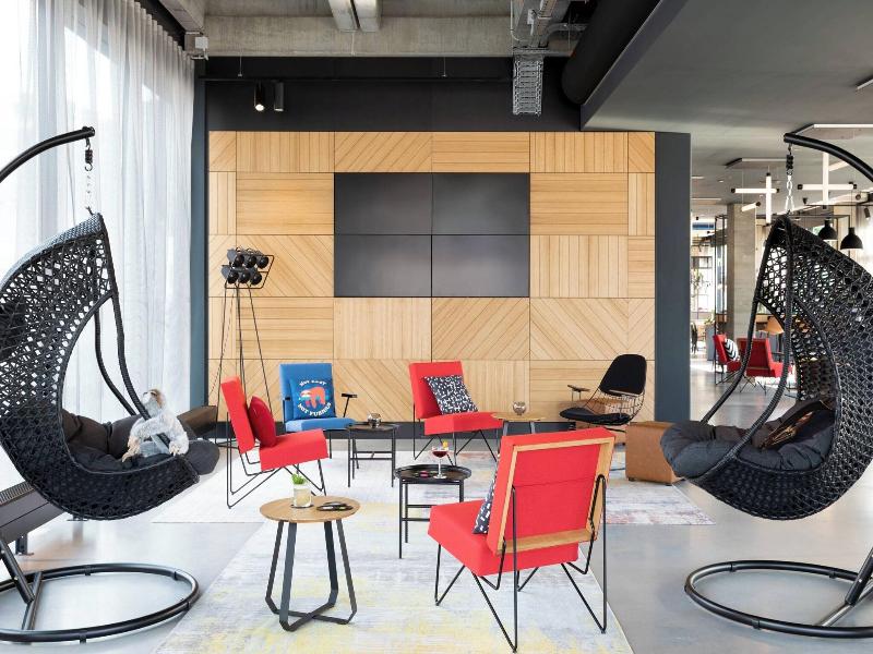 Moxy Utrecht - Lobi