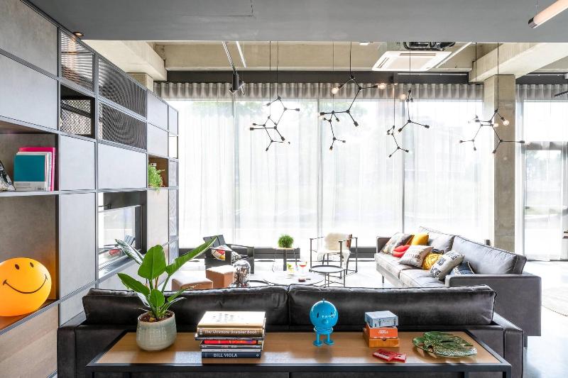 Moxy Utrecht - Lobi
