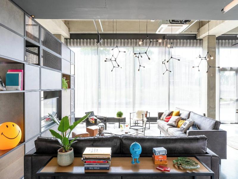 Moxy Utrecht - Lobi