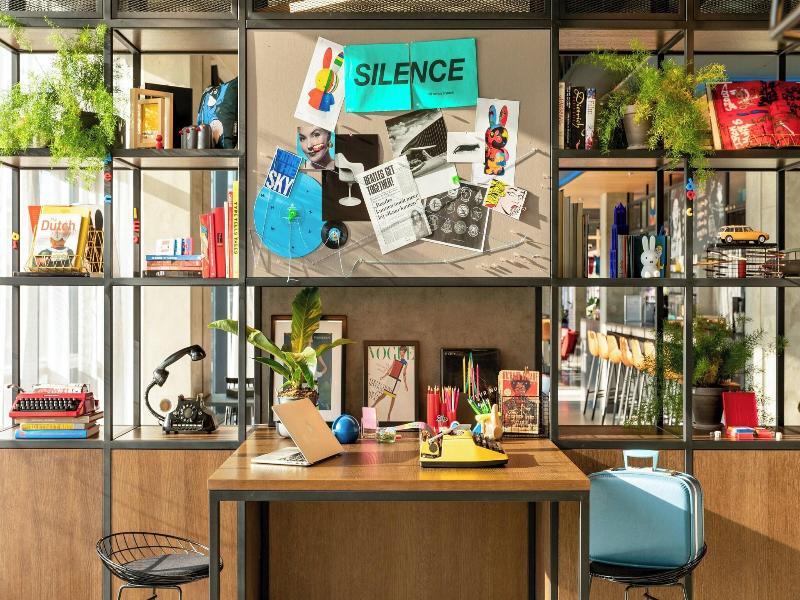 Moxy Utrecht - Genel