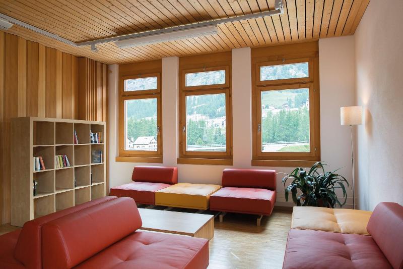 Youth Hostel Pontresina - Lobi