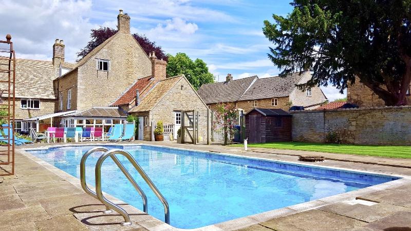 River Nene Cottages - Havuz