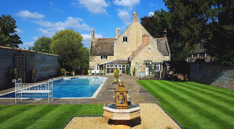 River Nene Cottages - Havuz