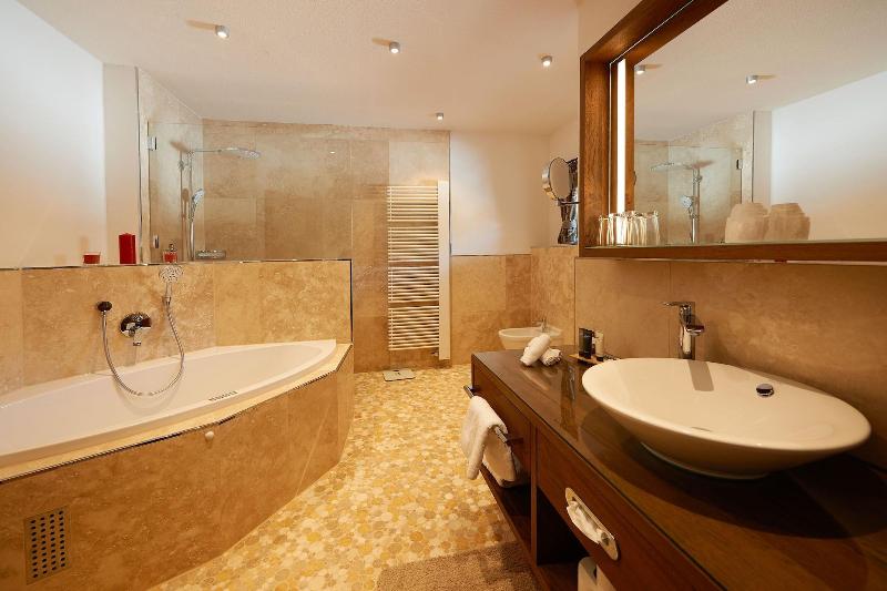 Boutique Hotel Herzhof Garni - Apartments - Oda
