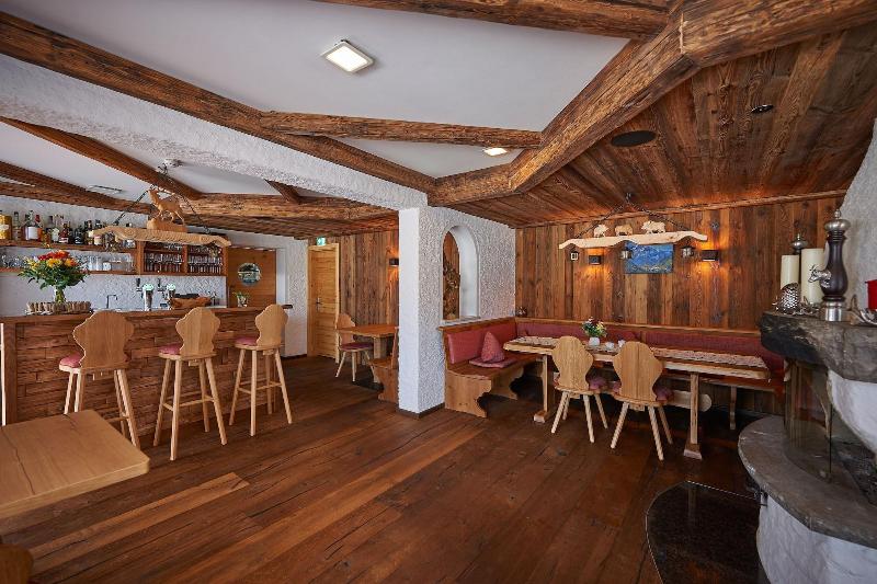 Boutique Hotel Herzhof Garni - Apartments - Restoran