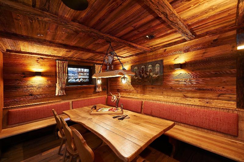 Boutique Hotel Herzhof Garni - Apartments - Restoran