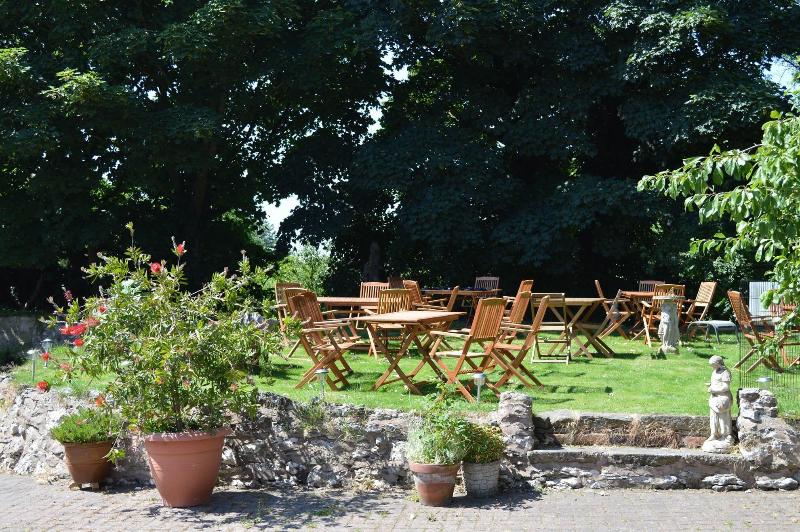 Orchard Lodge - Genel