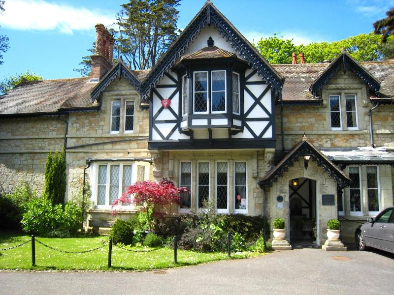Rylstone Manor - Genel
