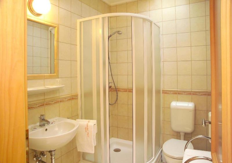 VadÃ¡szkÃ¼rt PanziÃ³ - Oda
