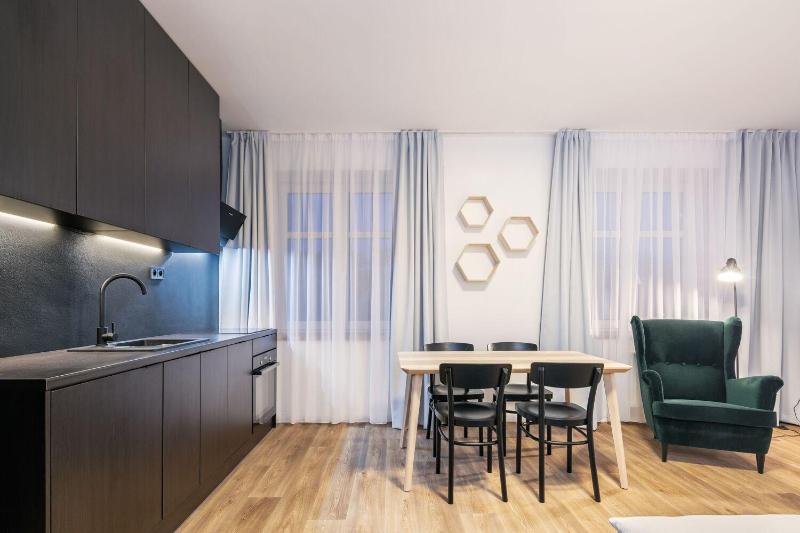 Pytloun Flat Hotel - Oda