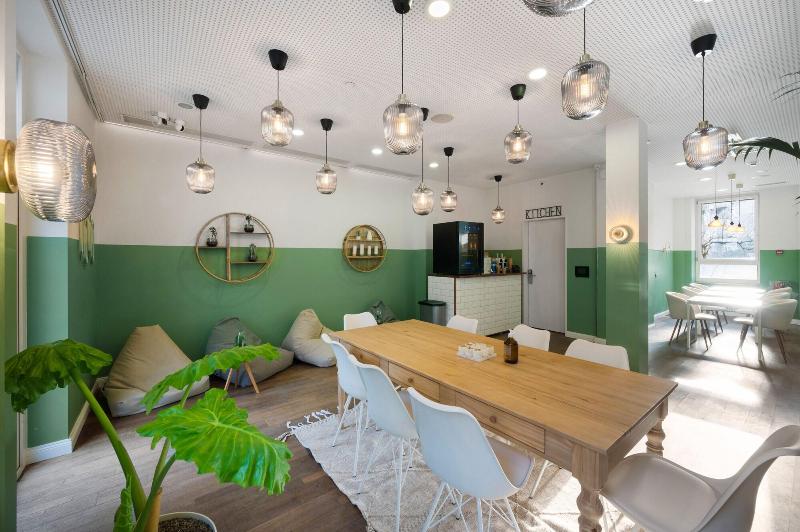 Becozy Self Check-in & Pop-up Hotel - Bar
