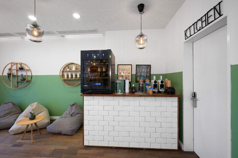 Becozy Self Check-in & Pop-up Hotel - Restoran