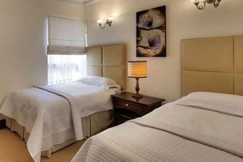 Carlton Court - Mayfair - Oda