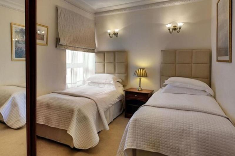 Carlton Court - Mayfair - Oda
