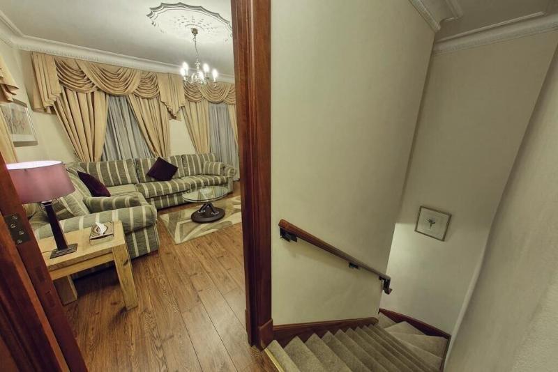 Carlton Court - Mayfair - Oda