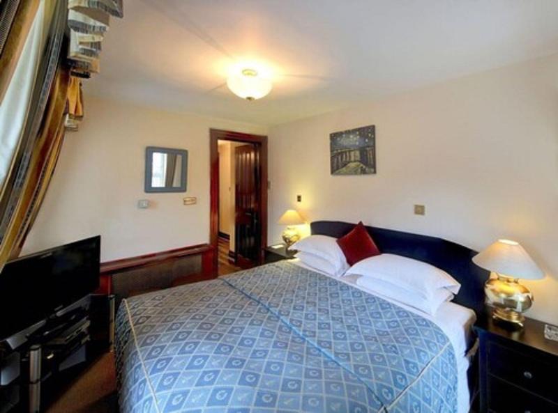 Carlton Court - Mayfair - Oda