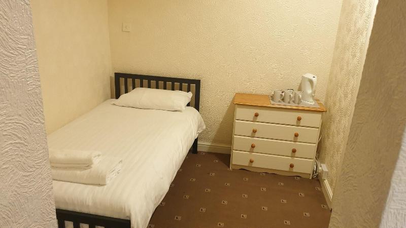 Hotel 242 - Oda