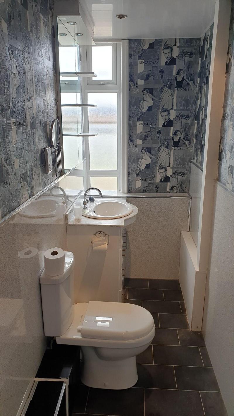 Hotel 242 - Oda