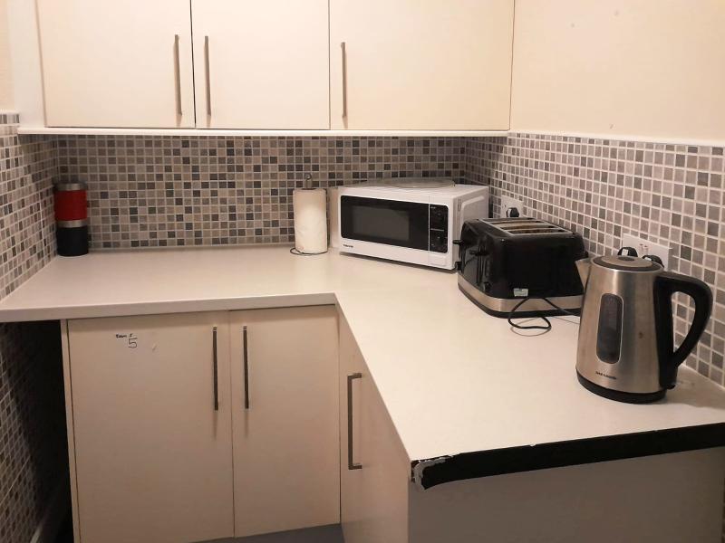 Irvine Riverside Guesthouse - Genel