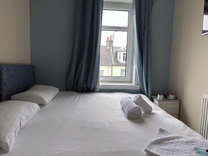 Irvine Riverside Guesthouse - Oda