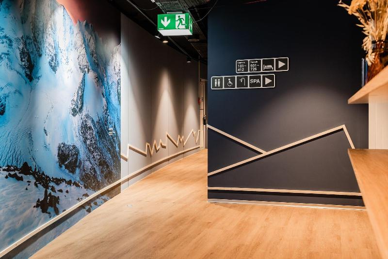 Capsule Hotel - Alpine Garden Zurich Airport - Lobi