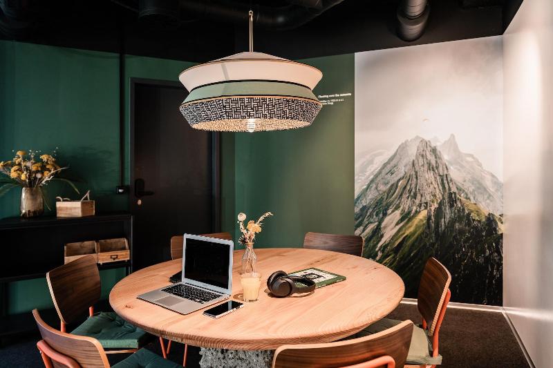 Capsule Hotel - Alpine Garden Zurich Airport - Oda