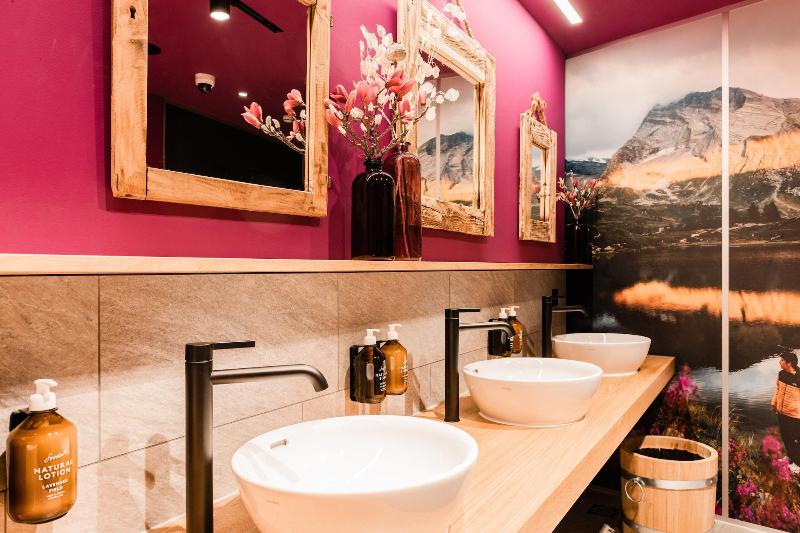 Capsule Hotel - Alpine Garden Zurich Airport - Oda