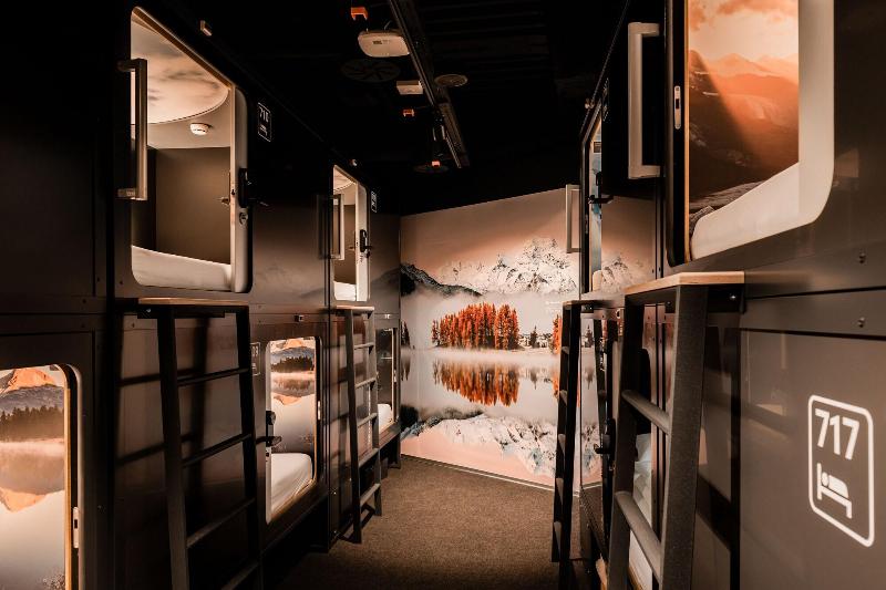 Capsule Hotel - Alpine Garden Zurich Airport - Oda