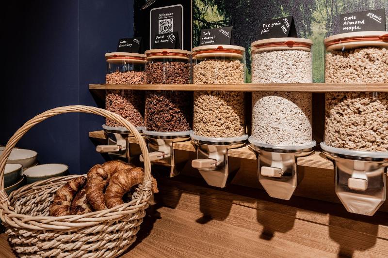 Capsule Hotel - Alpine Garden Zurich Airport - Restoran