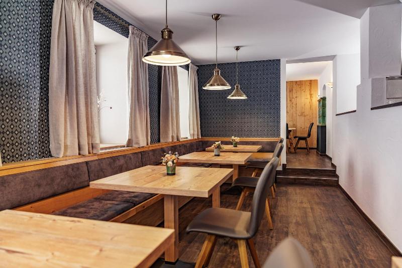 Landhaus Hubertus - Hotel Garni - Restoran
