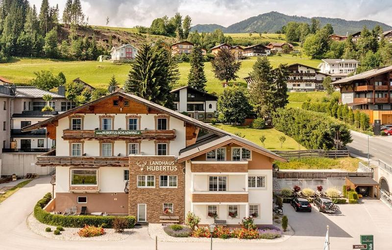 Landhaus Hubertus - Hotel Garni - Restoran