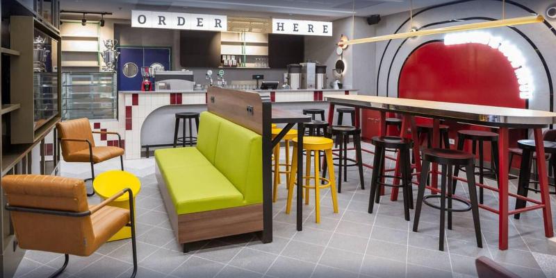 Maverick Athenaeum - Bar