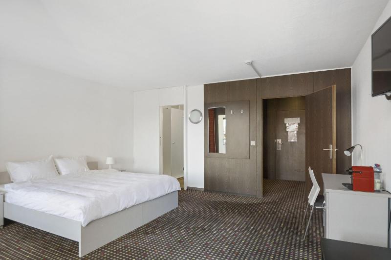 Neuchatel City Hotel - Oda