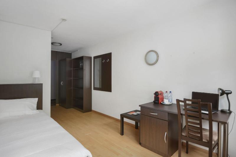 Neuchatel City Hotel - Oda