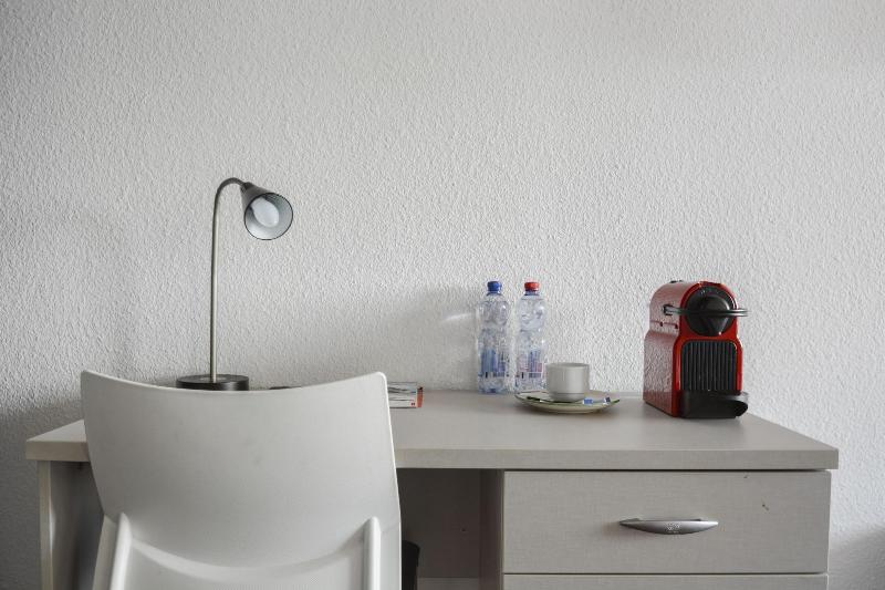 Neuchatel City Hotel - Oda