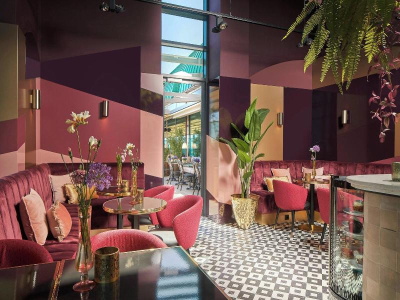 The Den, â€˜s-Hertogenbosch, a Tribute Portfolio - Bar