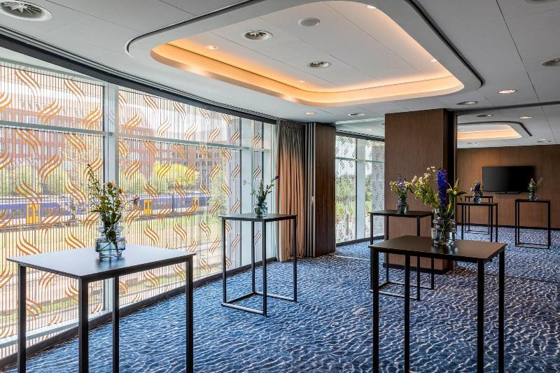 The Den, â€˜s-Hertogenbosch, a Tribute Portfolio - Toplantı