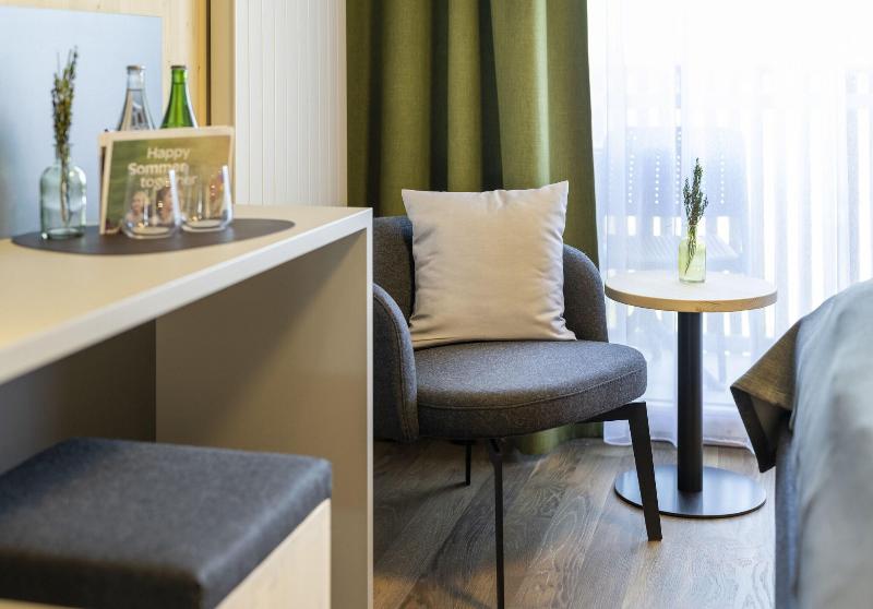 JUFA Hotel Savognin - Lobi