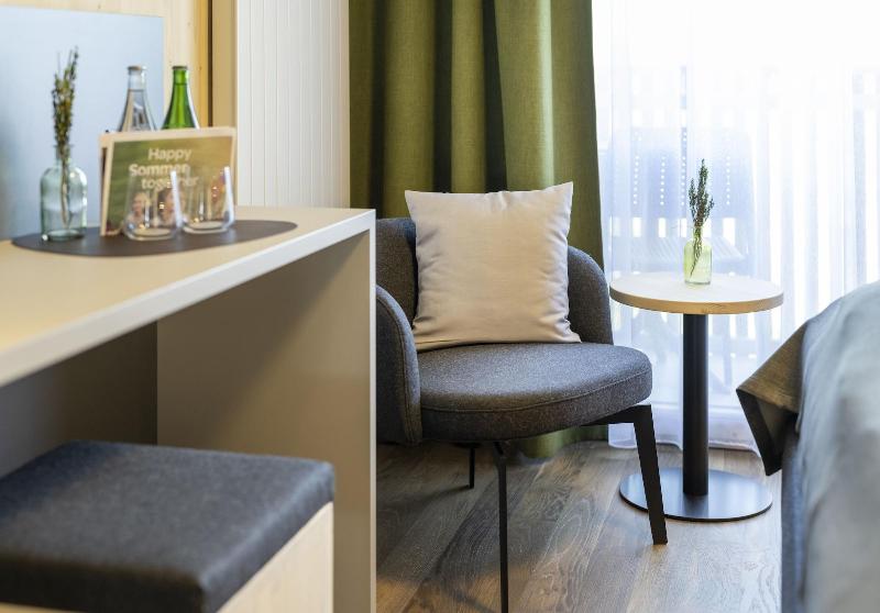 JUFA Hotel Savognin - Lobi