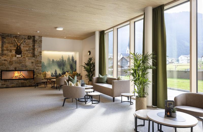 JUFA Hotel Savognin - Lobi