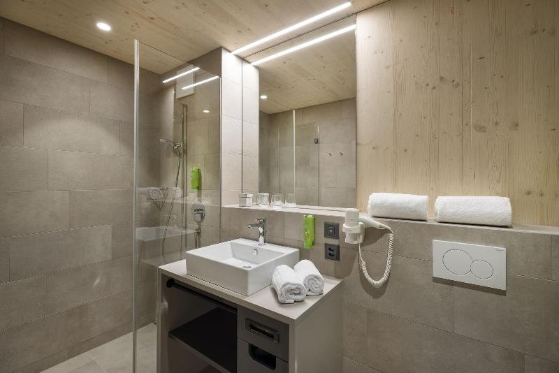 JUFA Hotel Savognin - Oda
