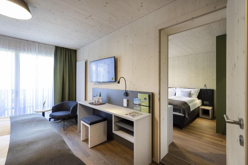 JUFA Hotel Savognin - Oda
