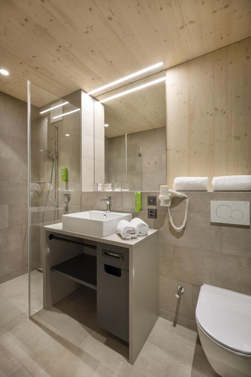JUFA Hotel Savognin - Oda