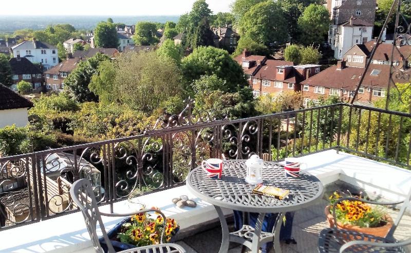 Crystal Palace B&B - Genel