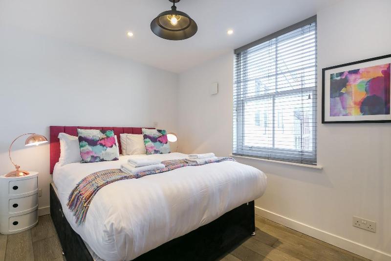 Urban Chic - Rathbone - Oda