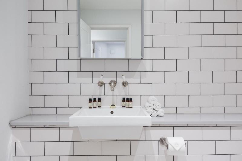 Urban Chic - Rathbone - Oda