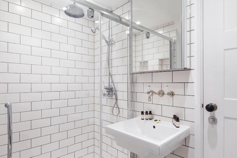 Urban Chic - Rathbone - Oda